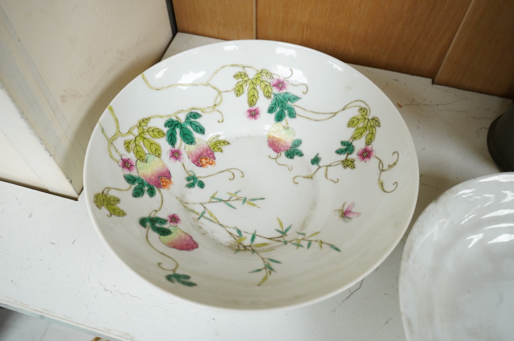 A Chinese famille rose bowl, Guangxu mark and an odd cover, same mark, largest 20cm